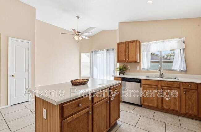 Building Photo - 919 E Monteleone St