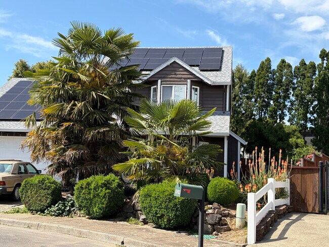 Building Photo - D-1163