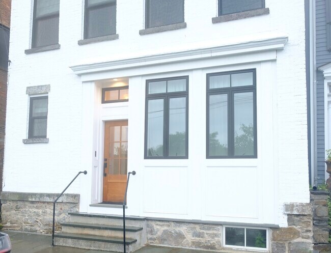 Primary Photo - 109 Abeel St