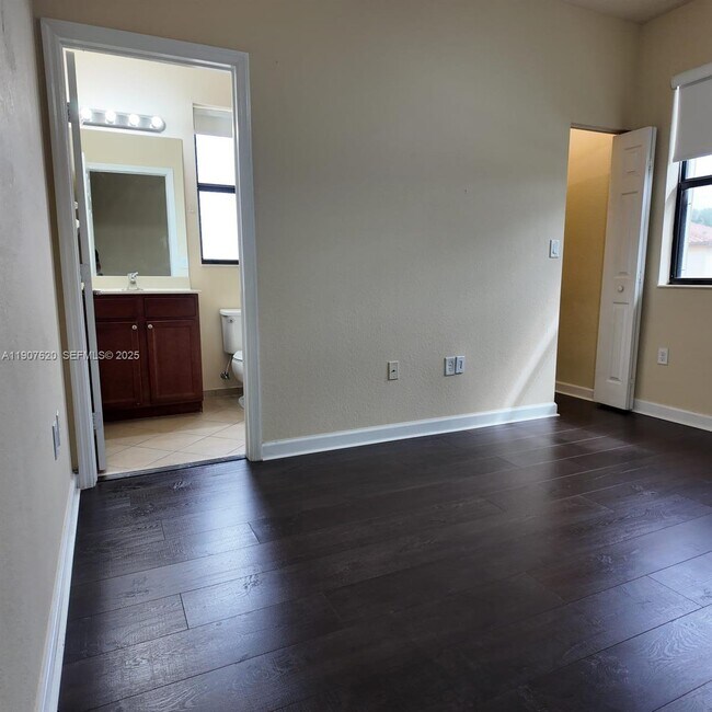 Building Photo - 8618 W 33rd Ave