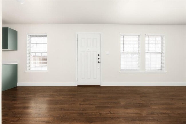 Building Photo - 2408 Ventura Dr