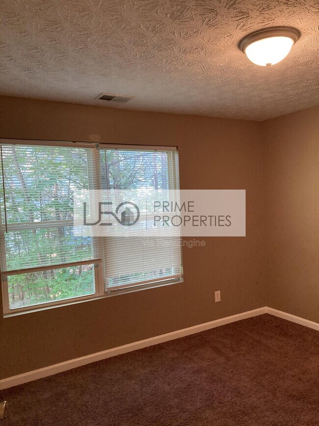 Building Photo - 7201 Fairington Ridge Cir