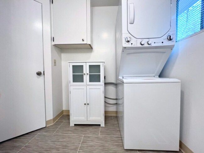 Building Photo - 3006 Bella~Great North End Home!