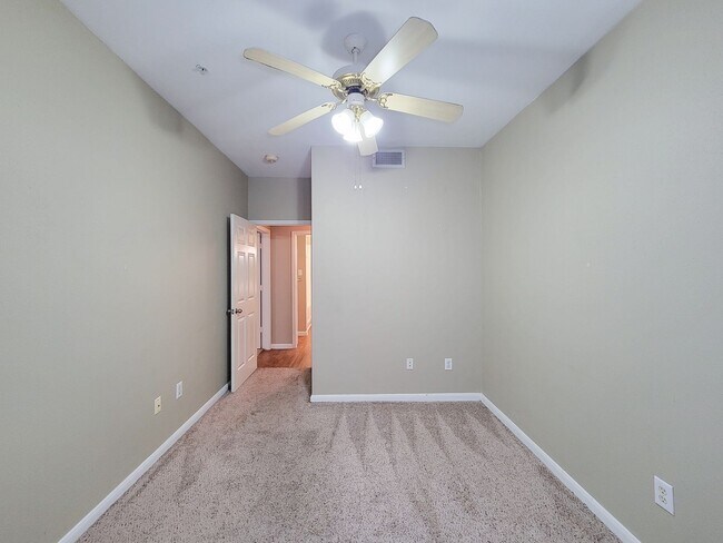 Building Photo - 2 Bed Townhouse Condo Near Medical Center & Rice Village!