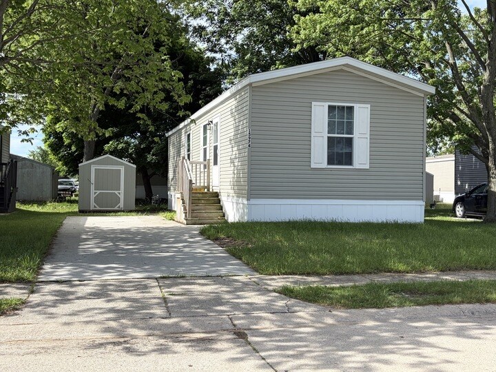 Building Photo - 15974 Villaire Ave