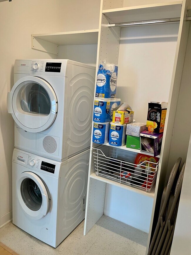 Building Photo - Luxury 1bed/1bath AVAILABLE in the LOOP