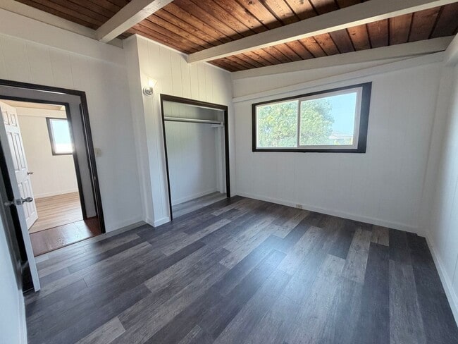 Building Photo - 3 Bedroom 1.5 Bathroom Single Family House Makakilo Home with Yard & Cool Breezes!
