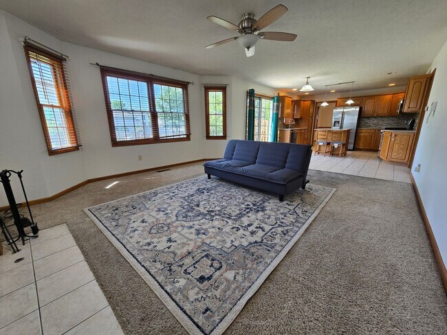 Building Photo - Beautiful 4 bedroom home in Normal!
