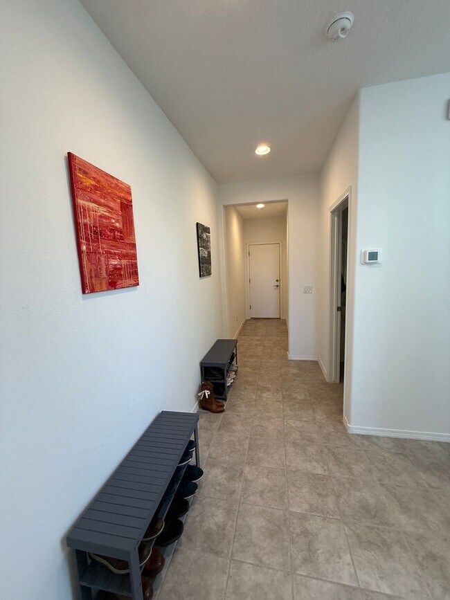 Building Photo - Villas de Los Soleras - Pristine 3 bdr, 2 1/2 bath Townhome, 2 car garage & Views!