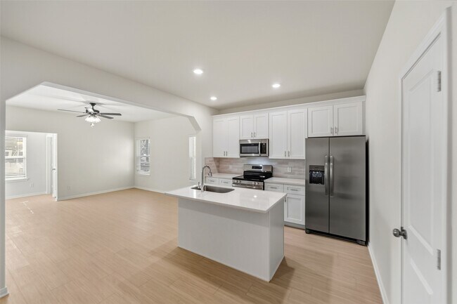 Building Photo - 716 W Dallas St