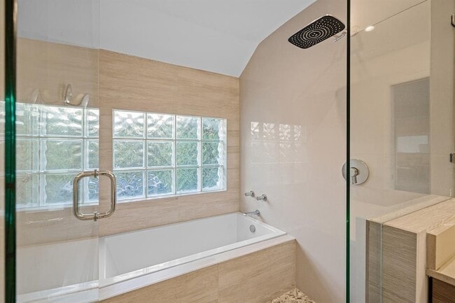 Building Photo - 9937 NW 47th Terrace