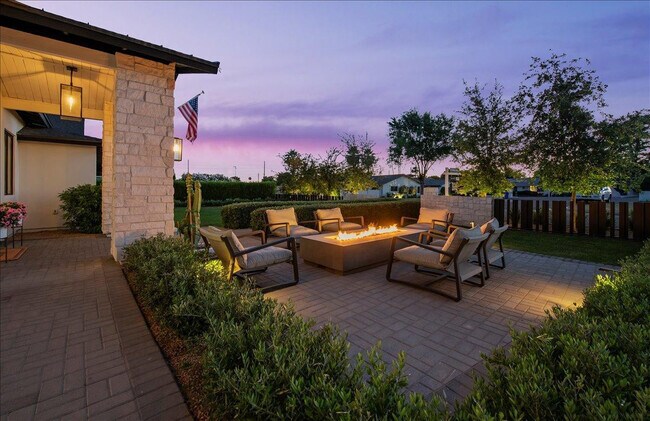 Building Photo - 3631 N 54th Ct