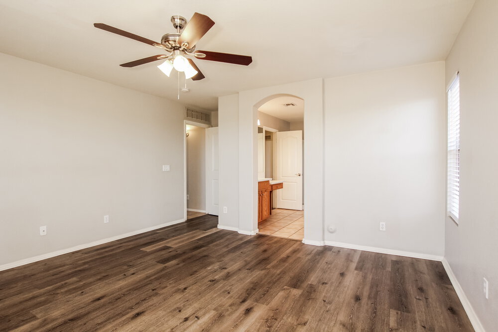 Building Photo - 802 S 126th Ave