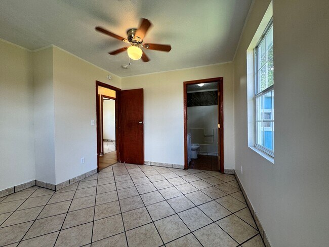 Building Photo - 3 Bedroom 2 Bathroom Home in SW Oklahoma C...