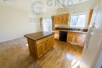 Building Photo - Beautiful 3BR Townhome