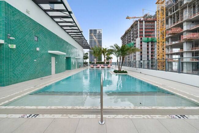 Building Photo - 11 NE 6th St