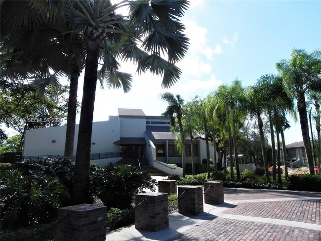 Building Photo - 10909 SW 113th Pl