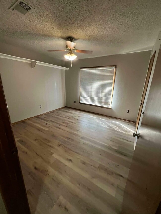 Building Photo - 810 Mimosa Ave