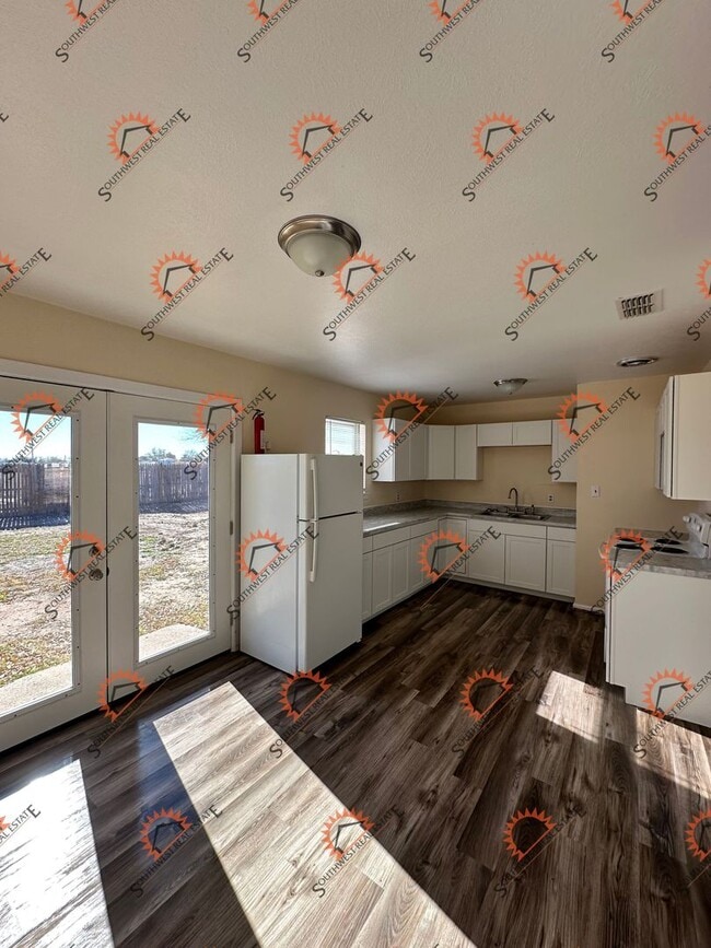 Building Photo - 3 Bed 2 Bath - Close to Clovis High