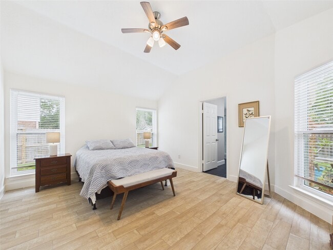 Building Photo - 1210 Berkeley Lake Ln