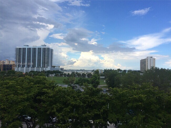 Building Photo - 1801 S Treasure Dr