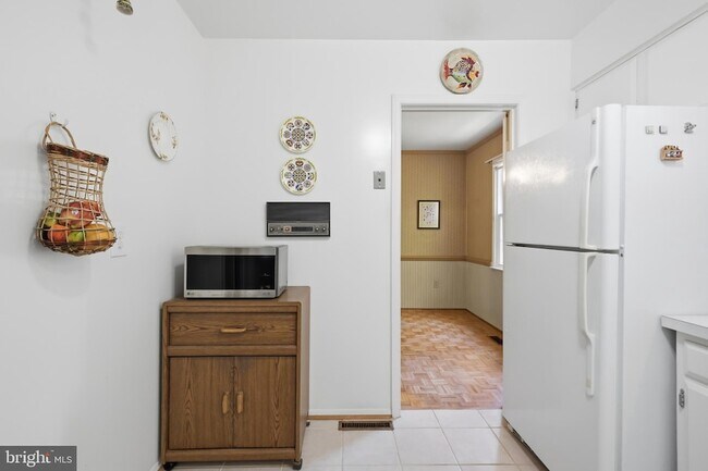 Building Photo - 8350 Glastonbury Ct