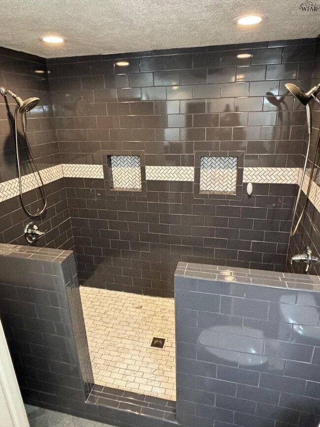 Building Photo - 2627 Bretton Rd