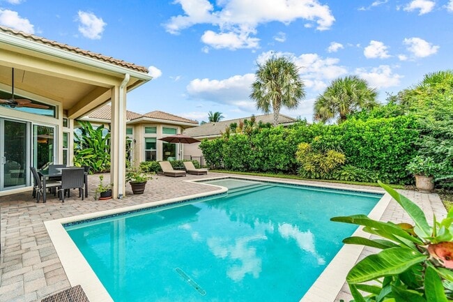 Building Photo - 114 Carmela Ct