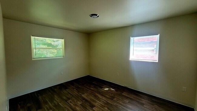 Building Photo - 1121 Stainback St