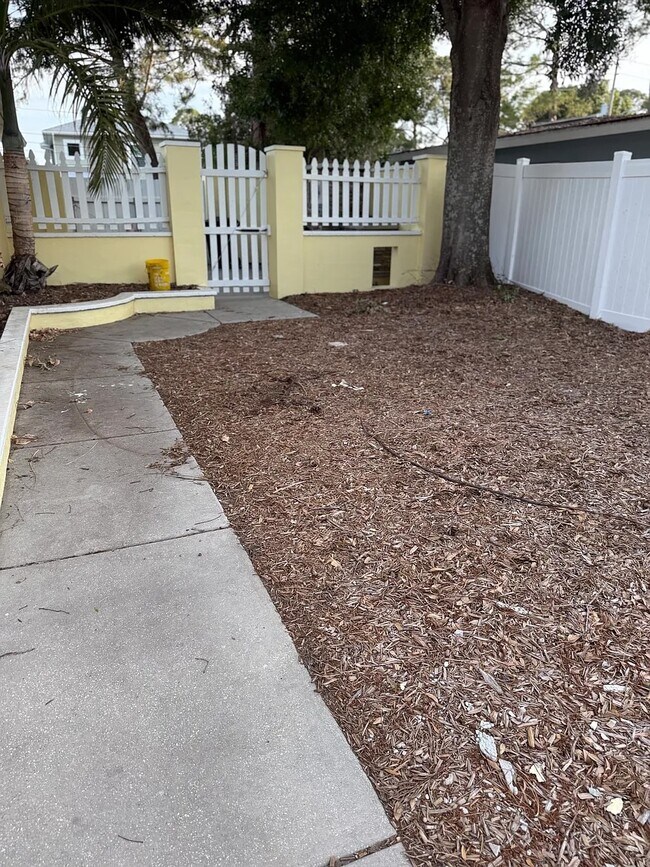 Building Photo - 201 48th Ave N