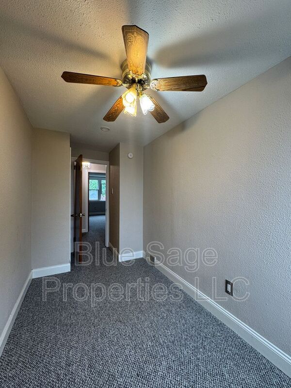 Building Photo - 228 W Wyncliffe Ave