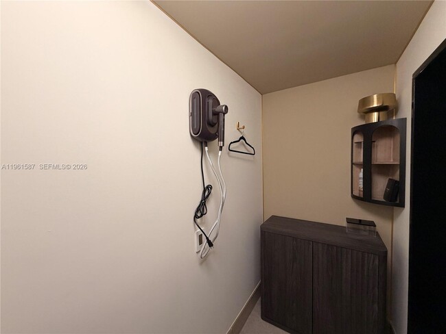 Building Photo - 920 SW 50th Ave