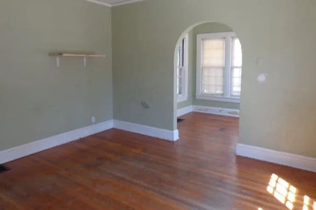 Building Photo - 312 Thompson St