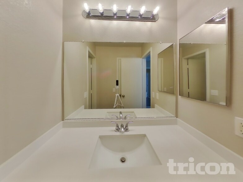 Building Photo - 7900 Hornbeam Ct