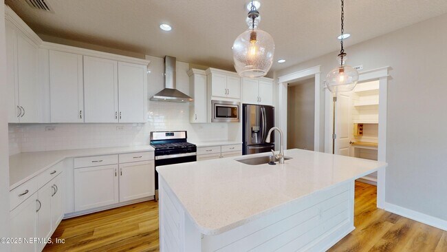 Building Photo - 257 Windermere Way