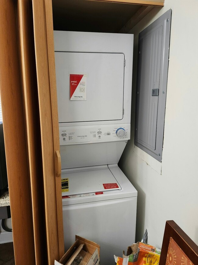 Building Photo - 469 Panola Rd