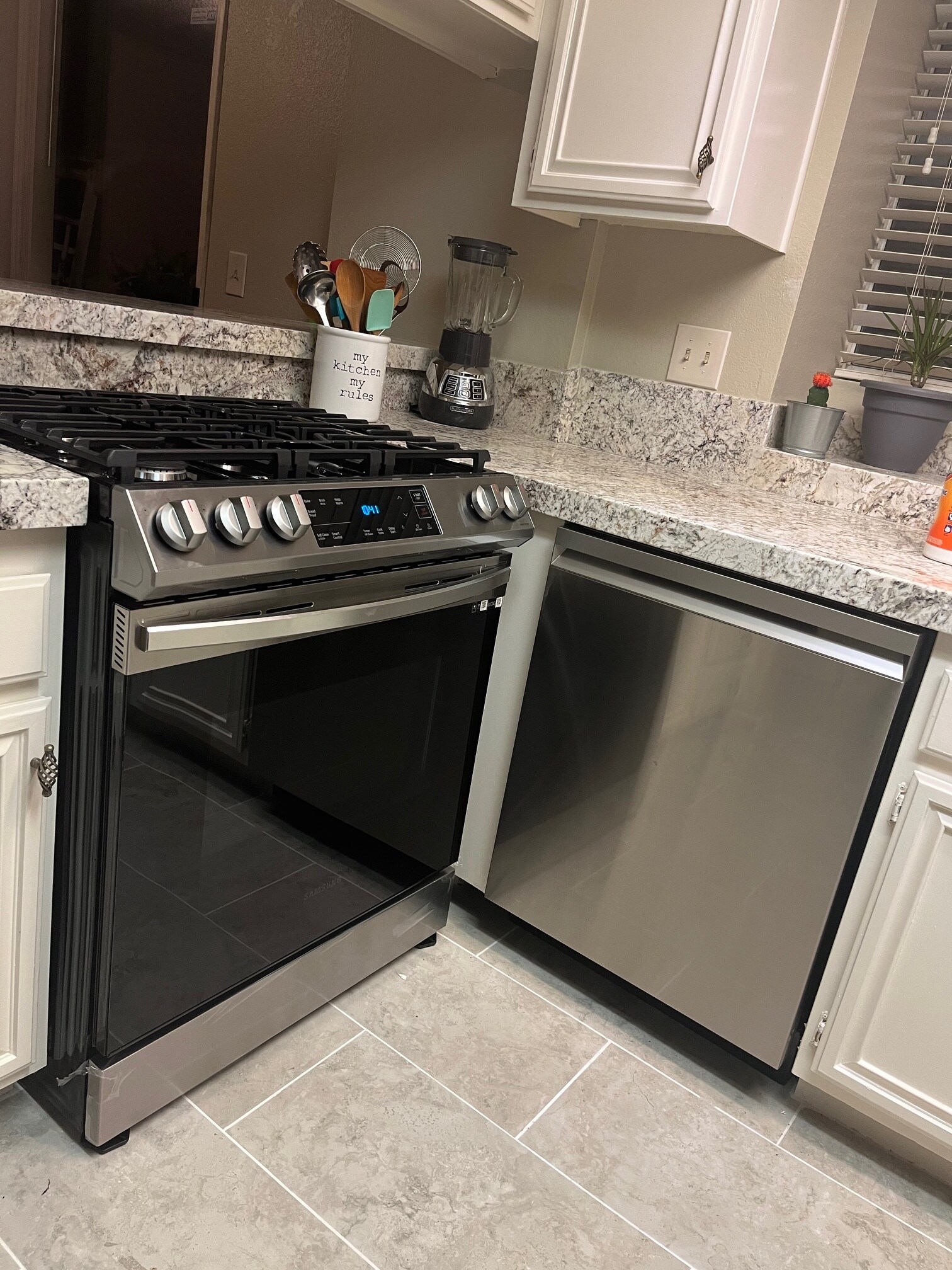 Building Photo - 253 E Avenue R2