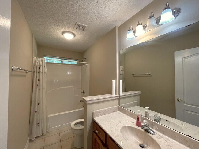 Building Photo - 205 Wedgewood Ln