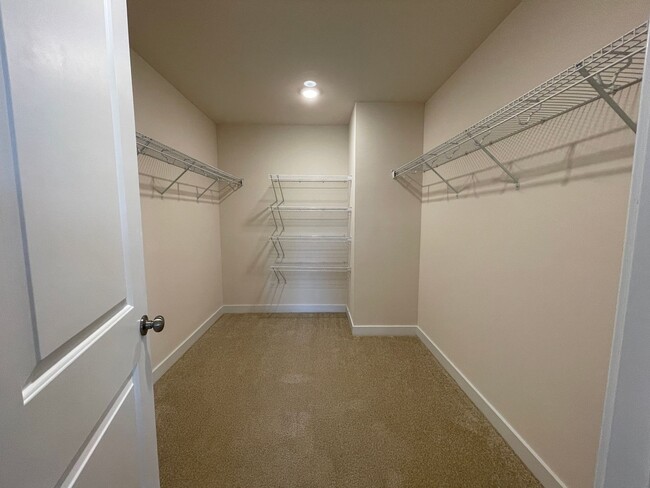 Building Photo - Heron | 3 Bed 2.5 Bath | Garage | 1800 sf