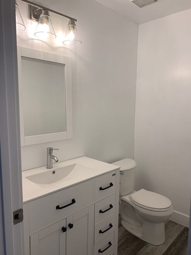 Building Photo - 4 Bedroom Home In Bloomington With RV Parking