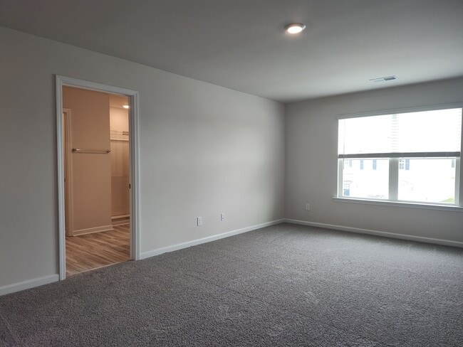 Building Photo - Beautiful New  Build Home located in the S...