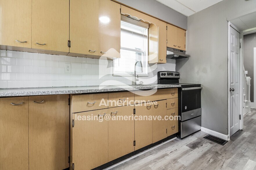 Building Photo - 2206 Harrison St