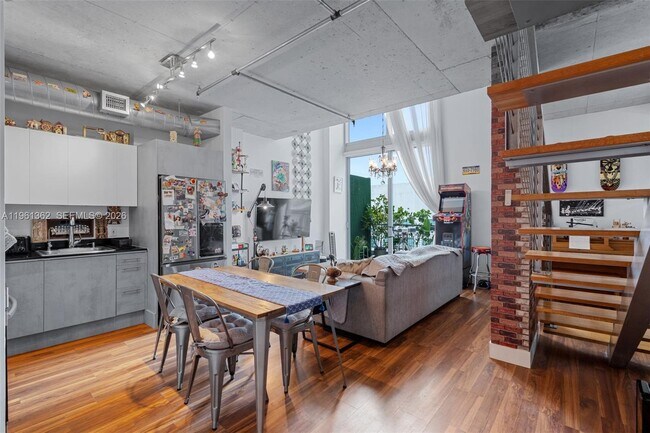 Building Photo - 690 SW 1st Ct