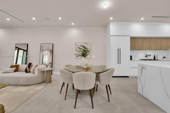 Building Photo - 920 NE 17th Ave