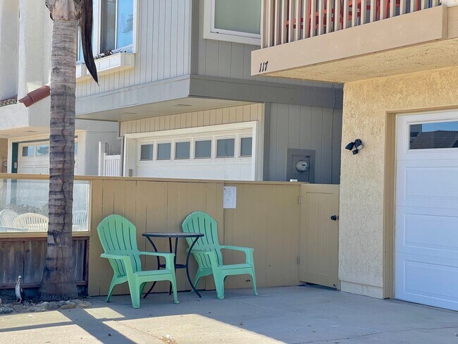 Building Photo - FULLY FURNISHED | Hollywood Beach | Oxnard | 3Bed + 2Bath