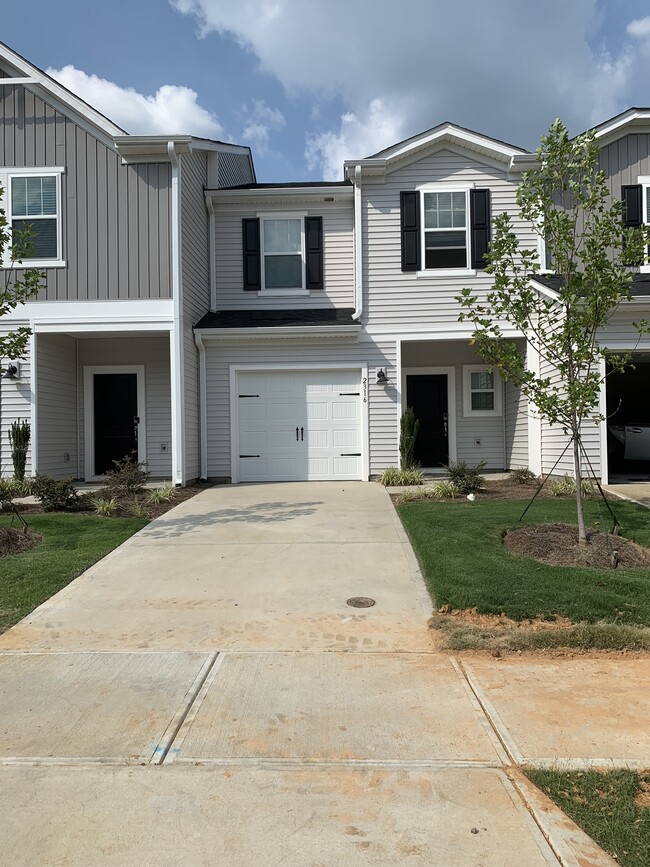 Building Photo - 2325 Belterra Dr