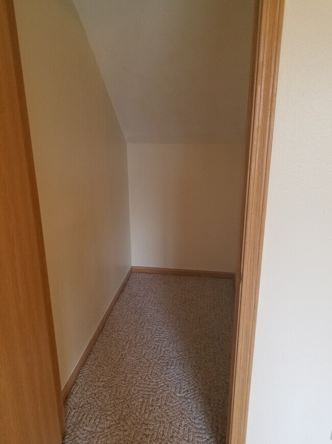 Building Photo - 233 Birch St N