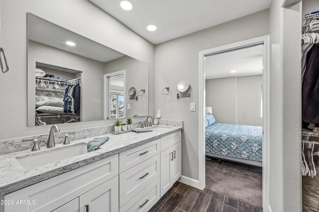 Building Photo - 7340 N Vía Camello Del Norte