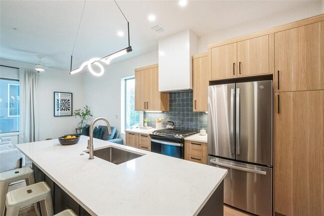 Primary Photo - 700 Denson Dr