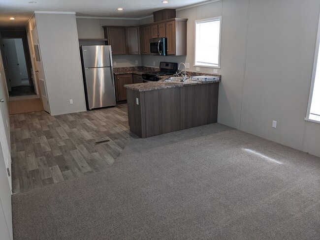 Building Photo - 14 Birch Ct